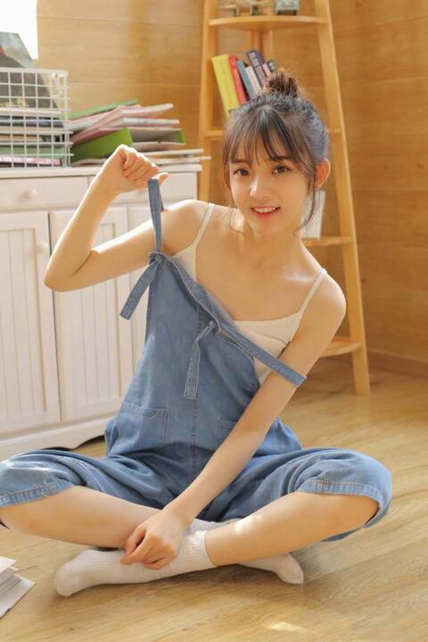 上海高端外围白小纯168D 00年娇小可爱0整