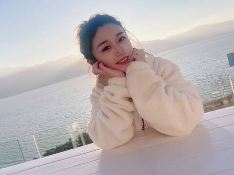上海外围模特00后身高168,明眸皓齿
