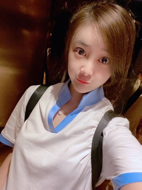 深圳高端外围模特可可167D大眼睛小嘴巴瓜子脸
