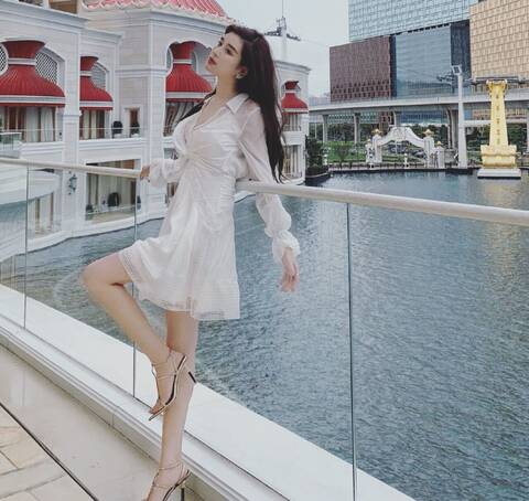 上海高端外围商务模特少妇雪儿175D身材好气质佳