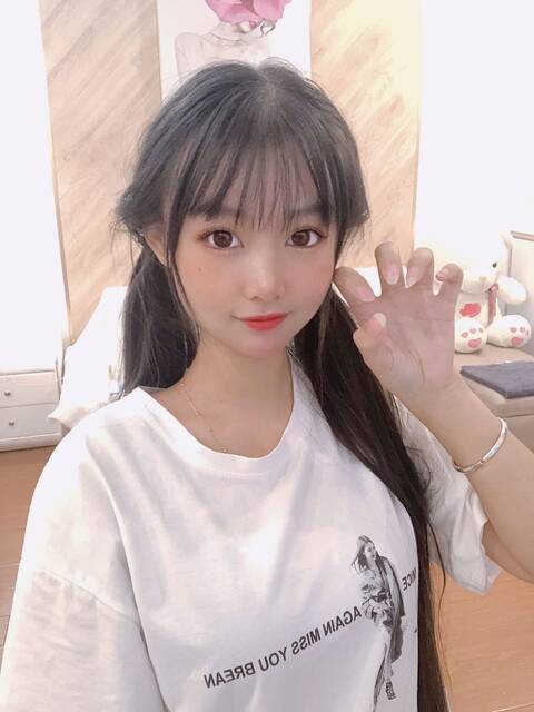 上海外围模特高中毕业生上线02年170D邻家女孩