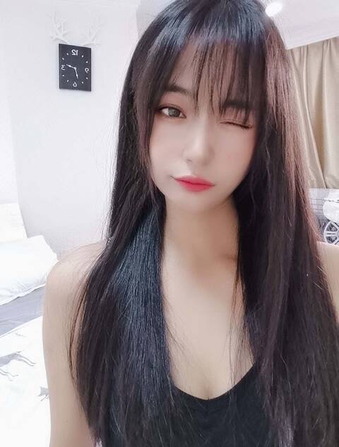 昆明高端外围模特小萝莉162C02年嗲嗲音温柔可爱性格开朗