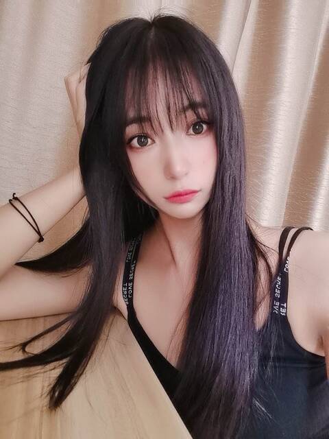 昆明高端外围模特小萝莉162C02年嗲嗲音温柔可爱