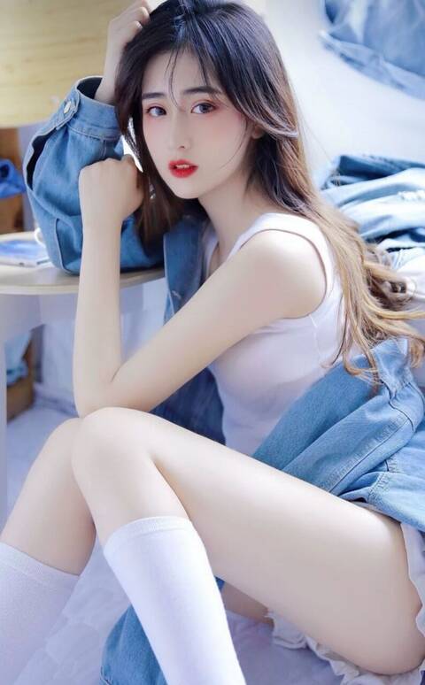 泉州外围模特足球宝贝173C03年体重45kg长相甜美外围女