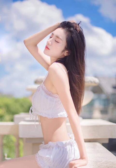 广州高级高端商务外围肤白如新剥鲜菱3