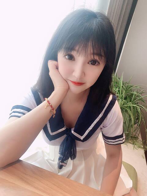 大连外围高中生兼职约炮约拍童颜巨乳1